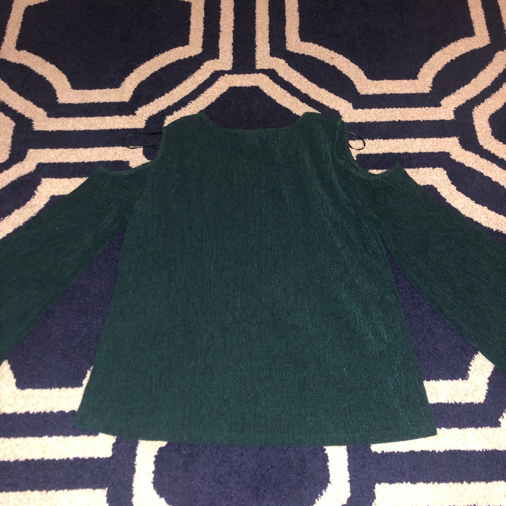 H&M Cold Shoulder Top - Picture 3 of 3